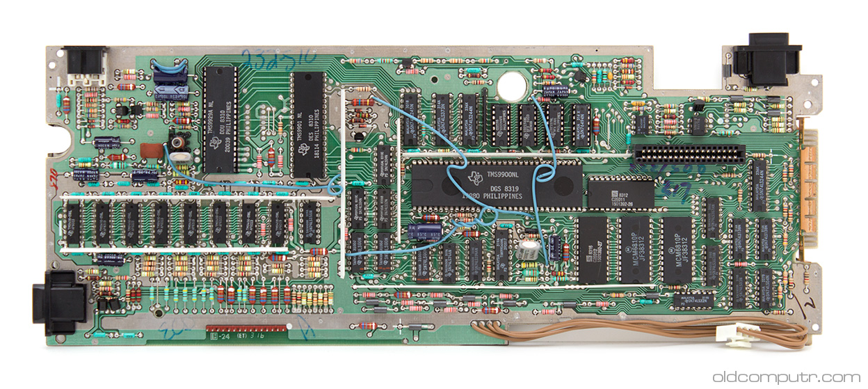 texas_instruments_ti99_4a-motherboard.jp