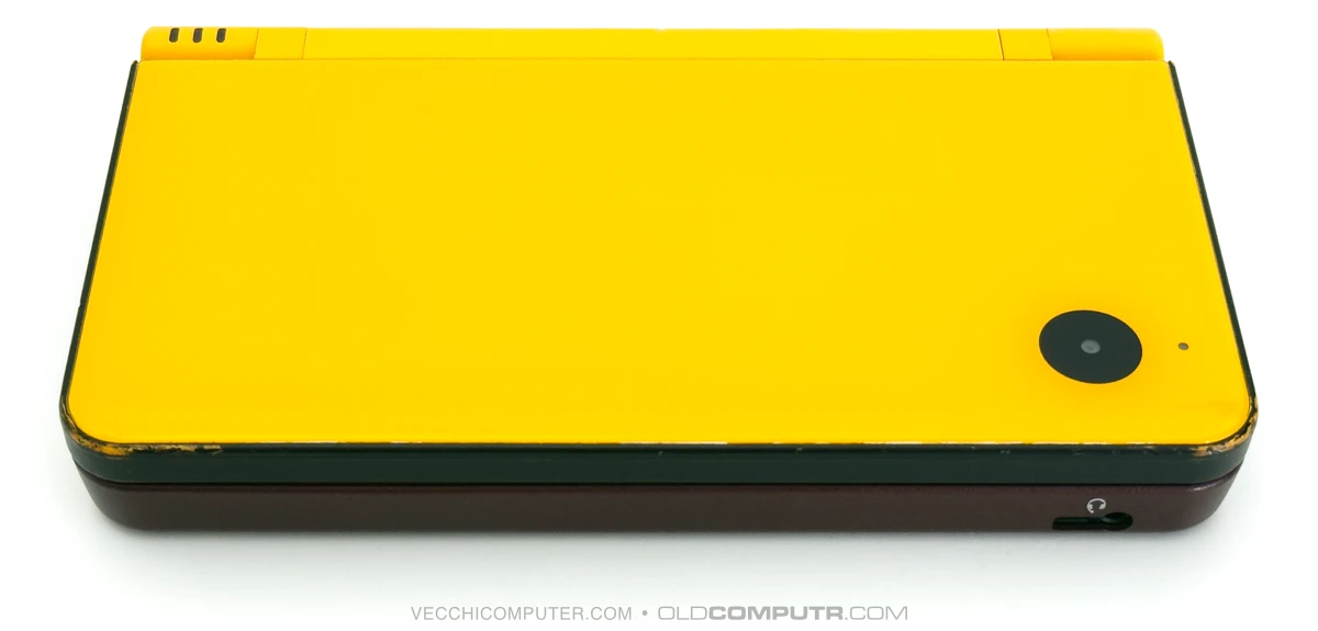 Nintendo DSi XL yellow - closed