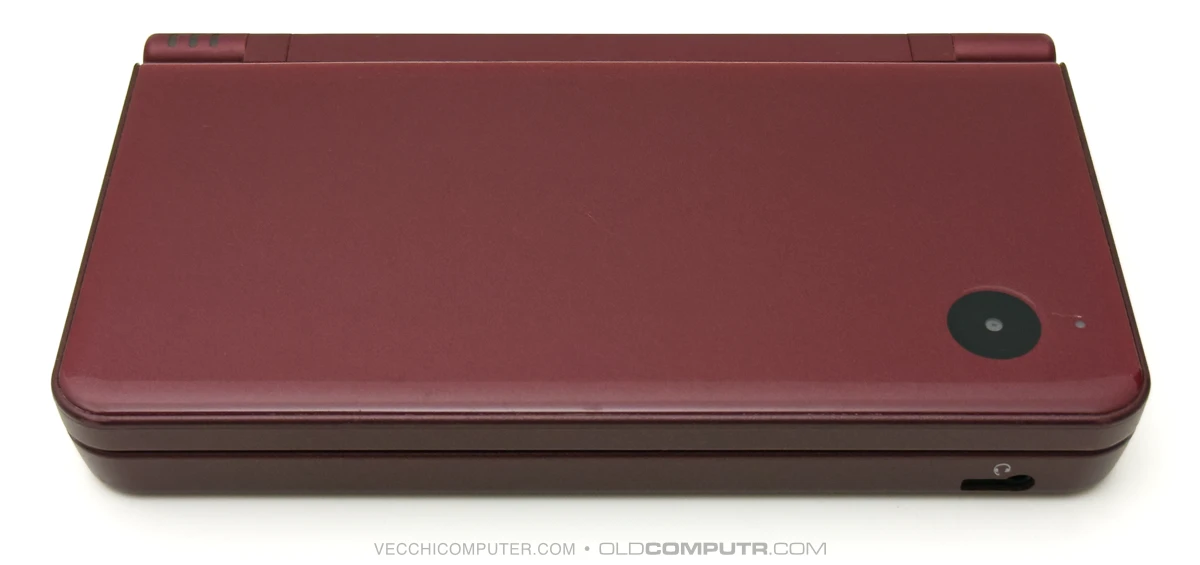 Nintendo DSi XL burgundy - closed